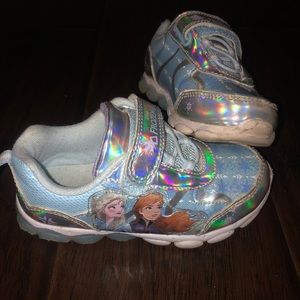Toddler girl’s size 9, Frozen 2 light up sneakers